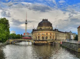 Visita alla Torre della Televisione di Berlino: orari, prezzi e consigli