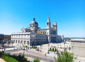 Visita alla Cattedrale dell'Almudena di Madrid: Come arrivare, prezzi e consigli