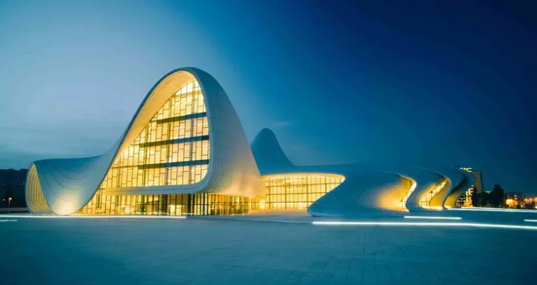 Heydar Aliyev Center Baku illuminato