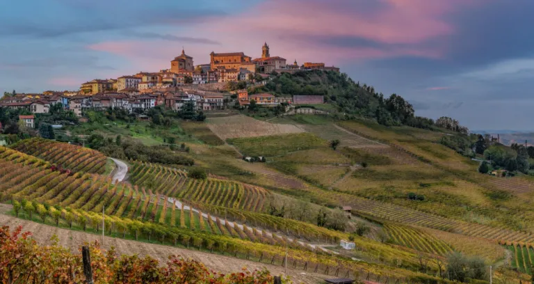 La Morra Villaggio In Piemonte Italia