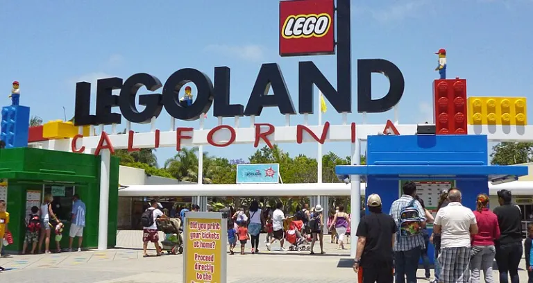 Legolandcaliforniaentrance