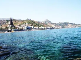 Giardini Naxos: cosa vedere, dove mangiare e cosa fare la sera