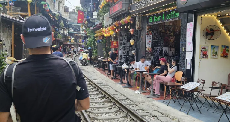 Train Street Hanoi 3 1