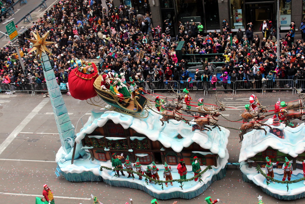 2016 macy s thanksgiving day parade santa s sleigh