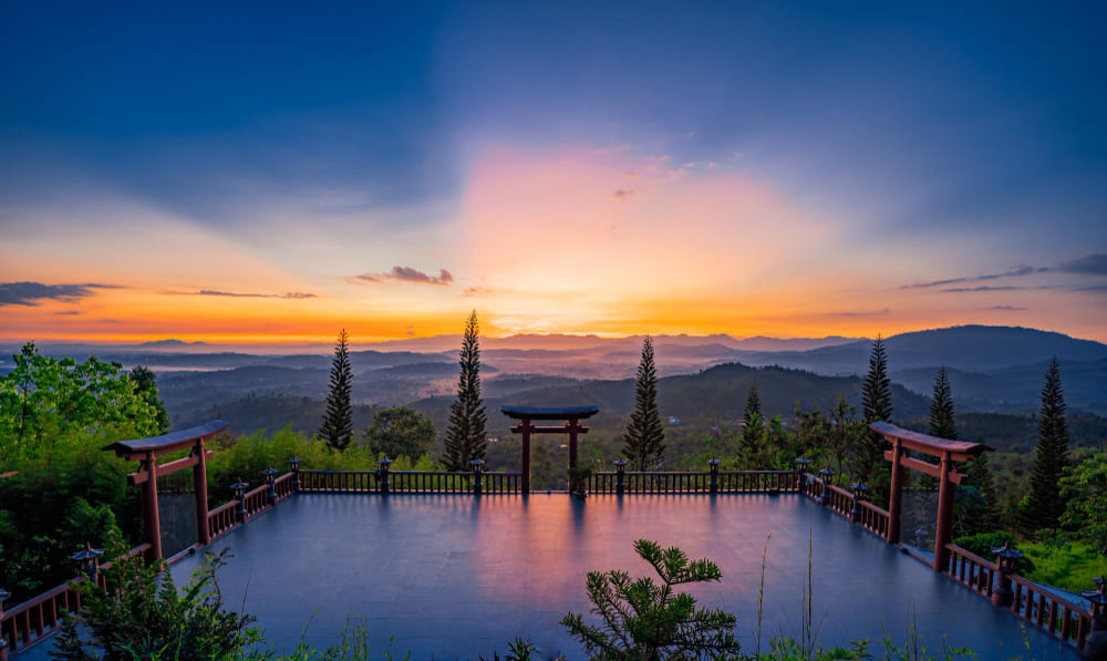 alba a linh quy phap an pagoda loc thanh vicino a bao loc citta provincia di lam dong vietnam