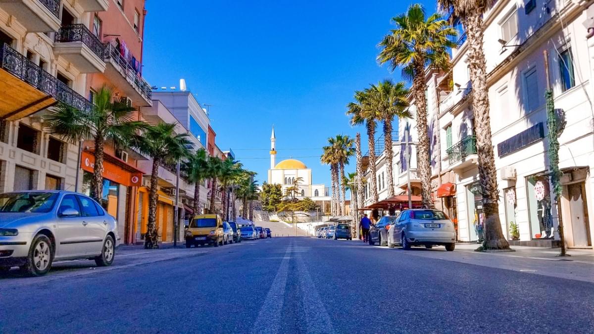 albania viale corona di tempo