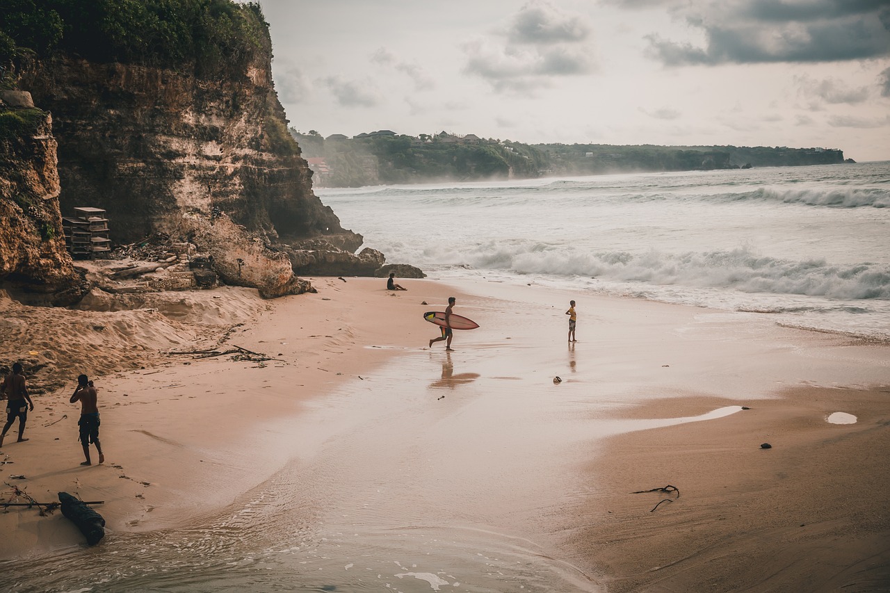 bali uluwatu fare surf indonesia