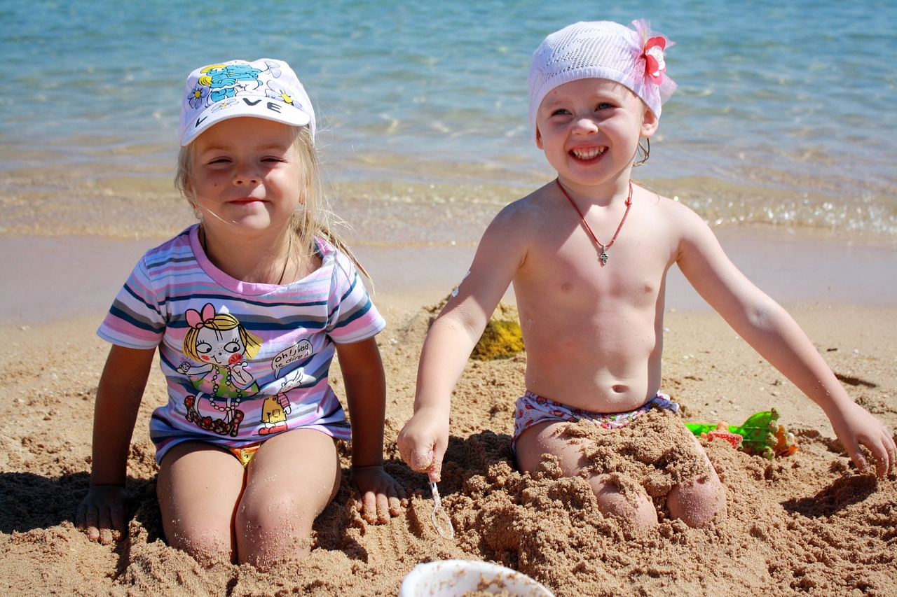 bambini spiaggia estate ragazze