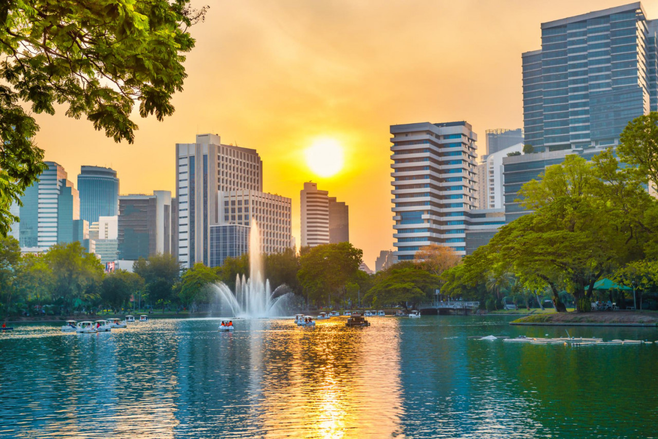 bangkok view lumphini park with beautiful lake with fountain skyscrapers buildings skyline sunset bangkok city thailand