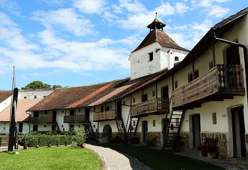 biserica fortificat din harman