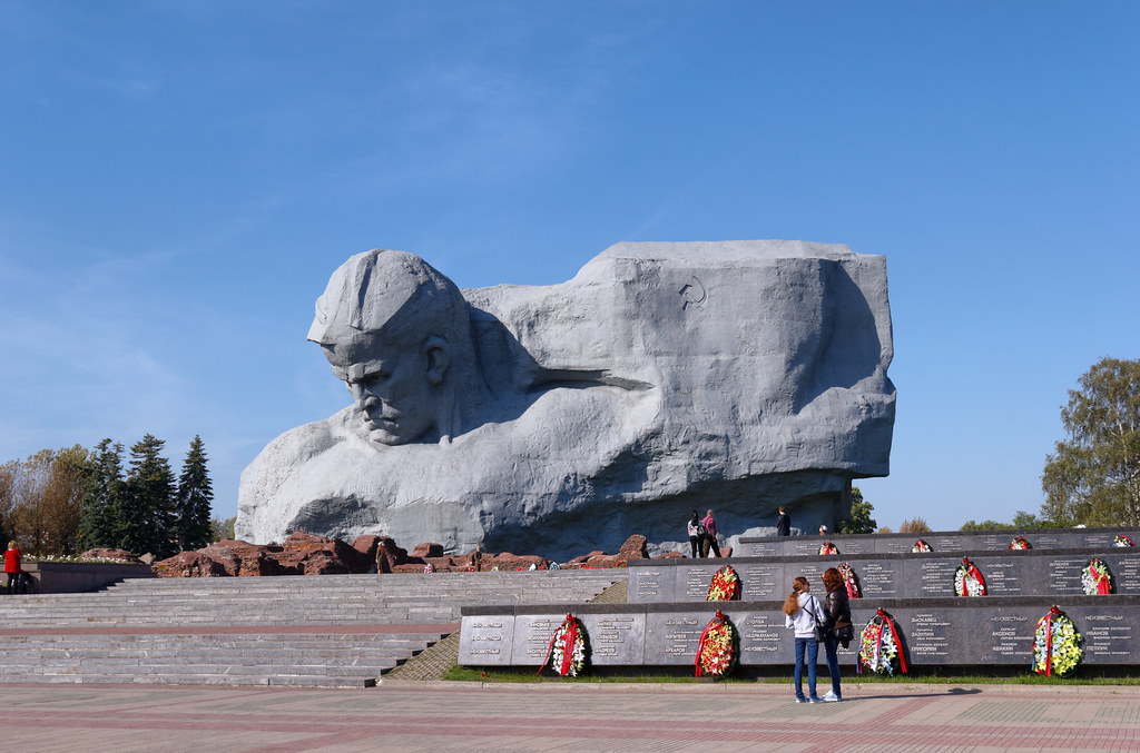 courage monument in brest belarus