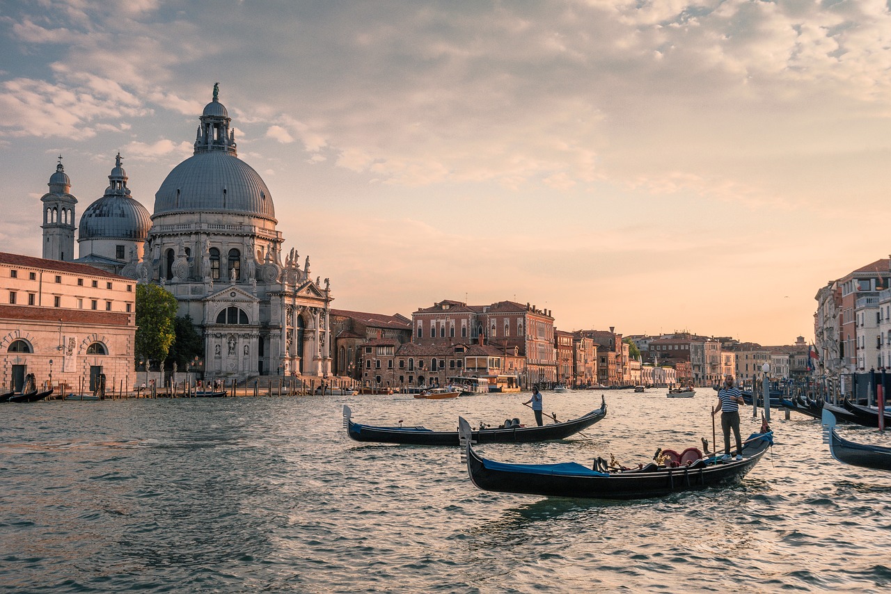 canale venezia gondole italia 2
