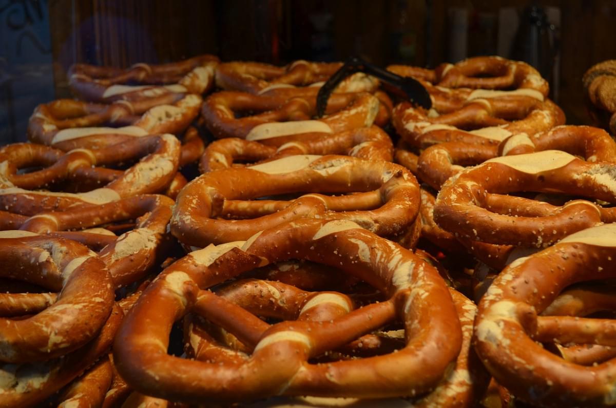 cibo brezel tradizionale pane