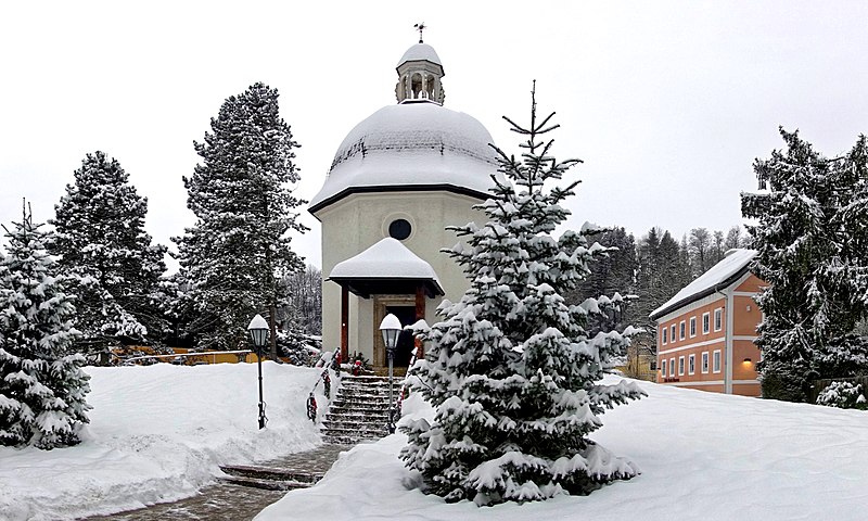 die stille nacht kapelle in oberndorf bei salzburg 03