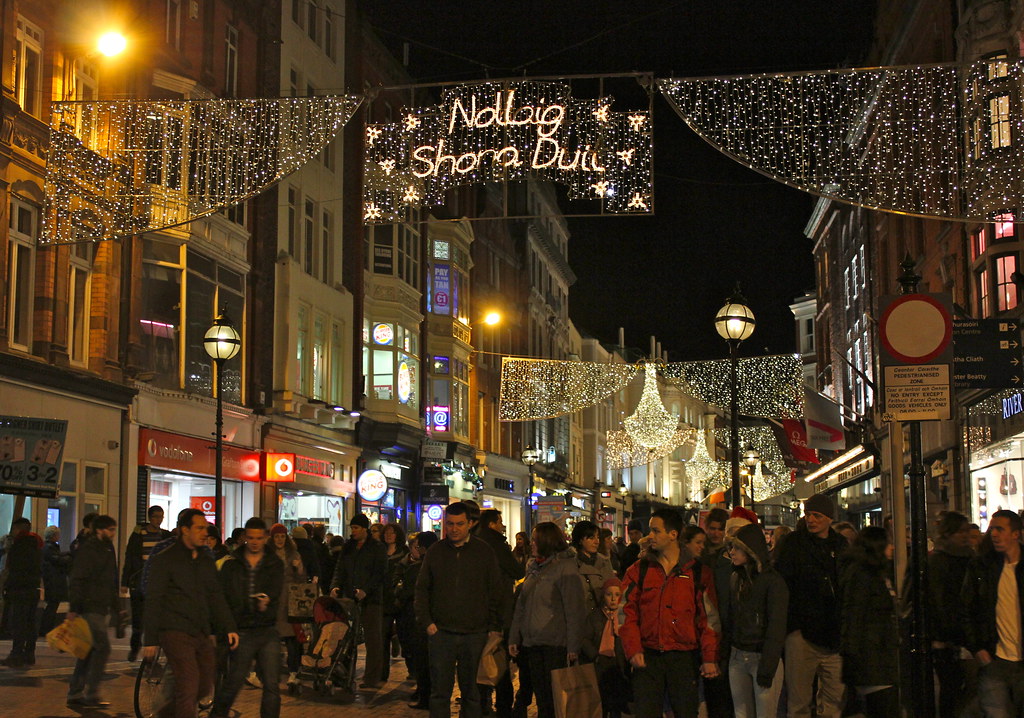 dublin christmas shoppers 1