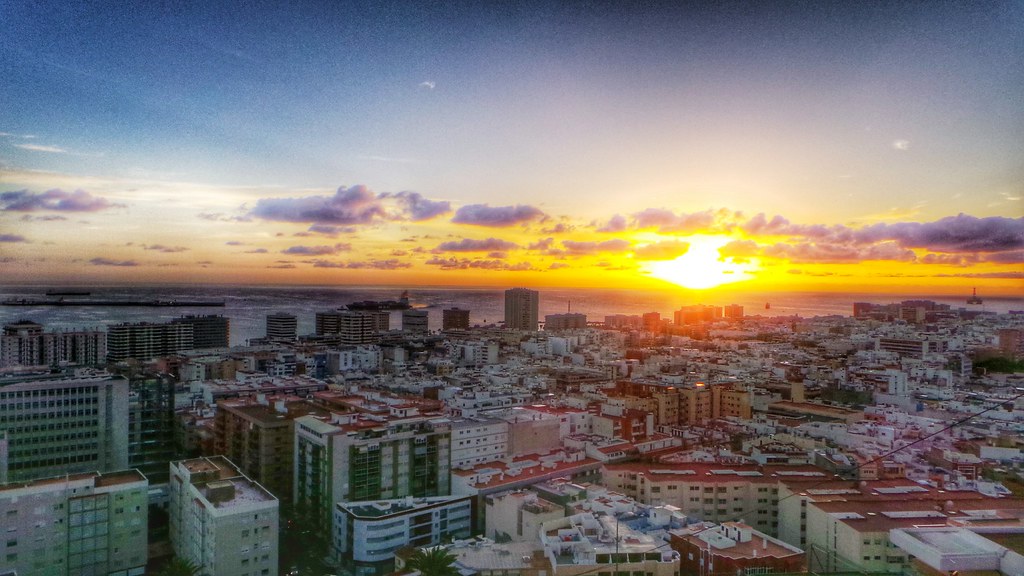 espectacular amanecer desde el mirador de cuatro canones en las palmas de gran canaria