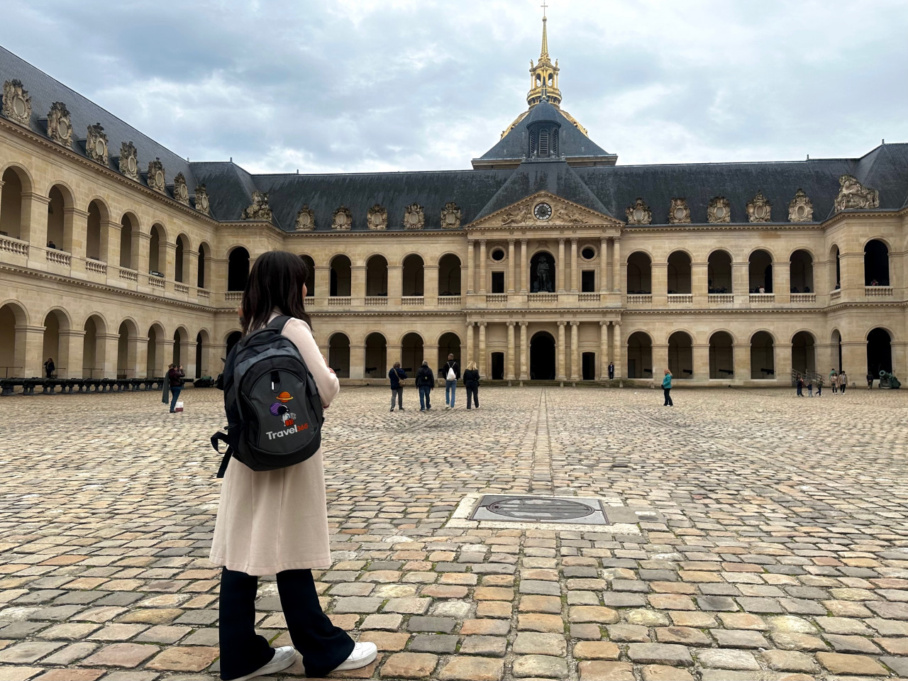 foto orizzontale davanti a les invalides