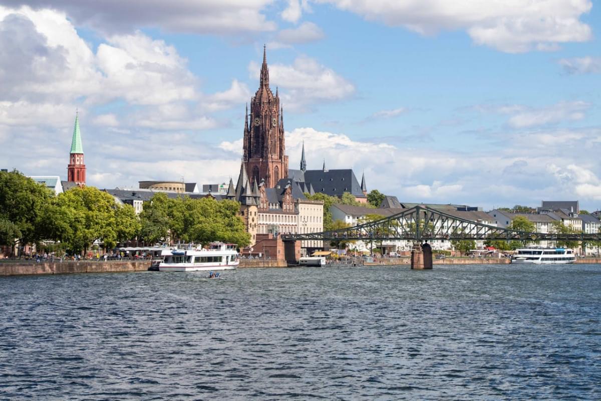 frankfurt cathedral tower over river