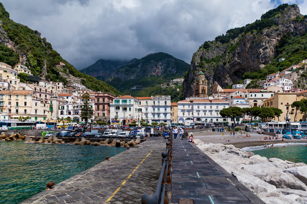 citta di maiori architettura e spiagge della citta di maiori