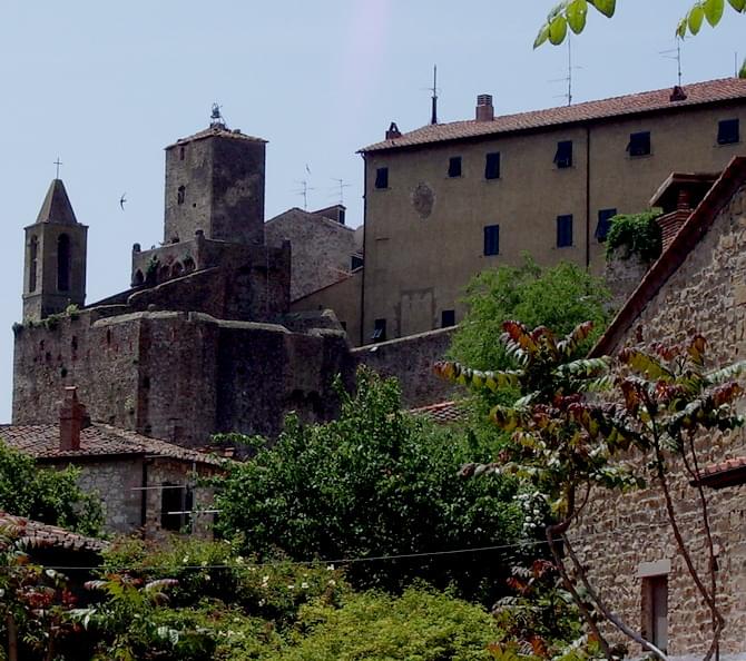 mura di castiglione della pescaia e campanile chiesa di santa maria del giglio