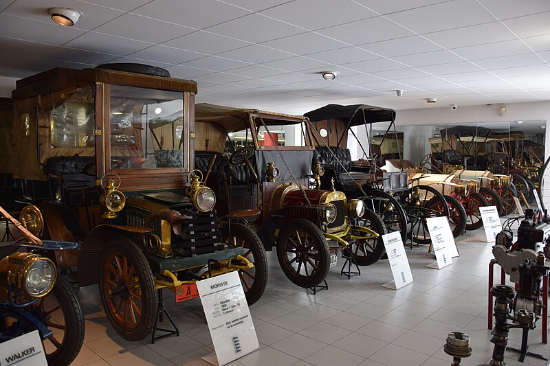 museu nacional de l automobil d andorra 001