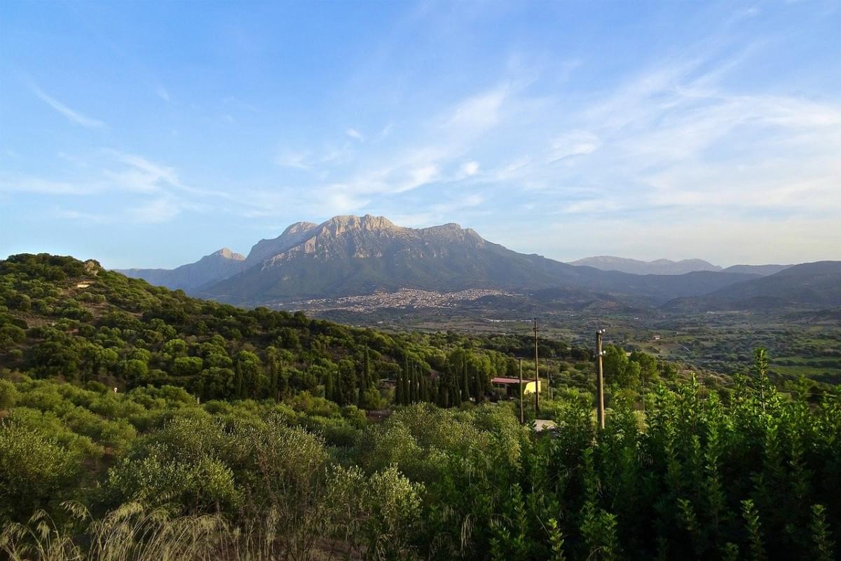 nuoro sardegna italia montagne 1