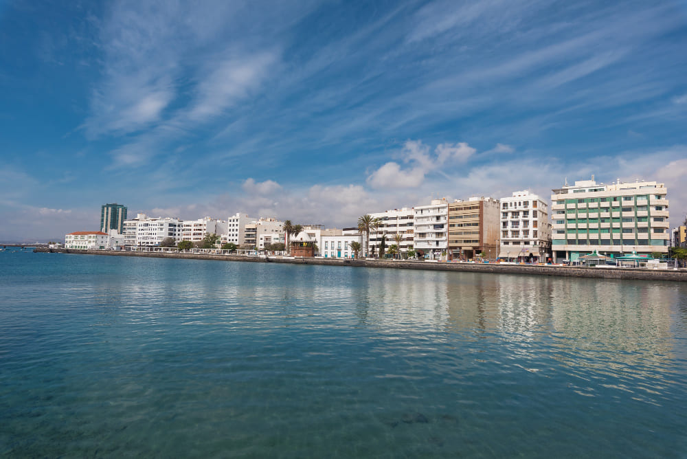 orizzonte della capitale citta di arrecife a lanzarote isole canarie spagna