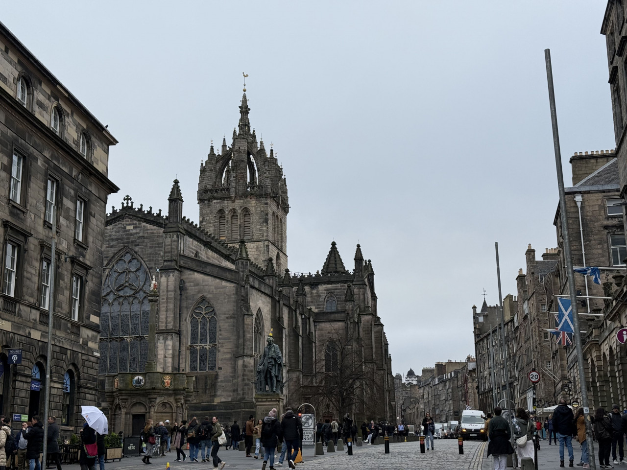 parliament square e royal mile vista sant egidio 2