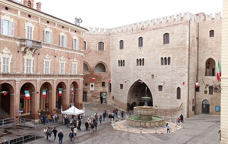 piazza comune fabriano