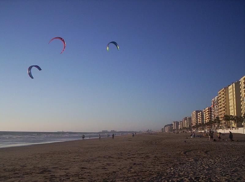 playa de la victoria cometas