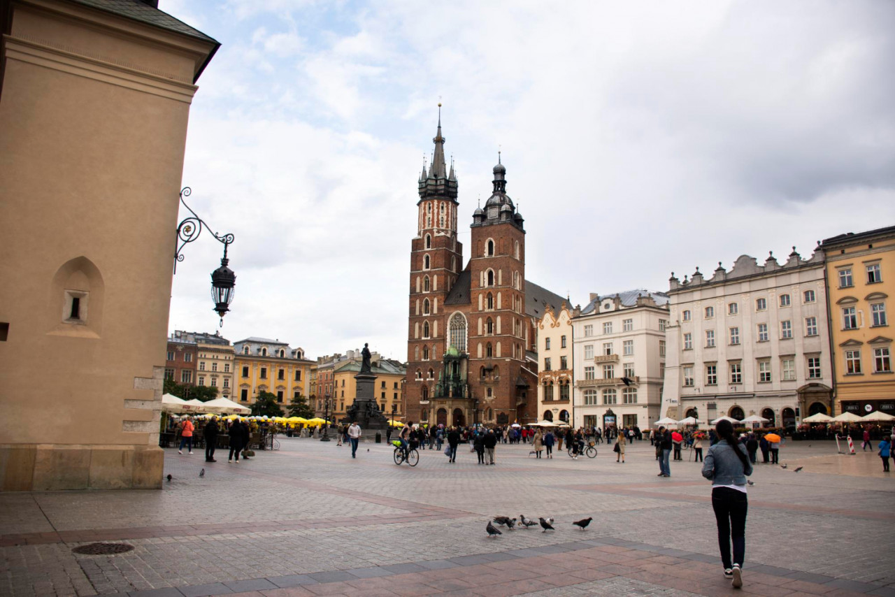 polish pole people foreigner travelers travel visit shopping eat drink relax rynek glowny market krakow old town main square stare miasto september 20 2019 lesser poland