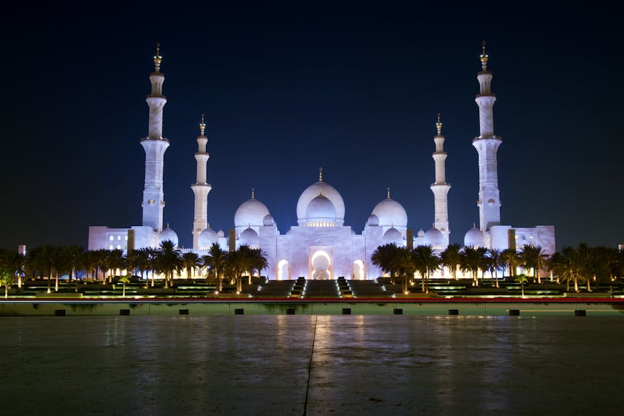 punto di riferimento notte emirati arabi uniti moschea