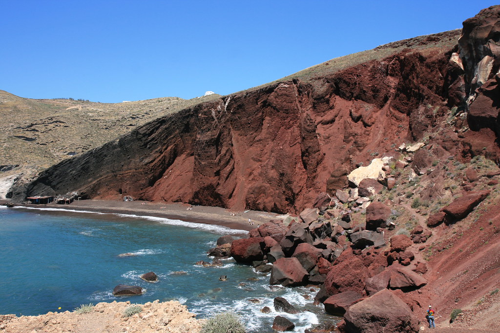 red beach in santorini 1