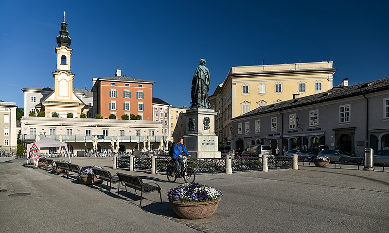 salzburg mozartplatz 48489550101