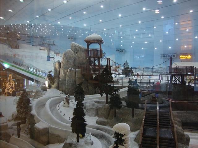 ski slope in the mall of the emirates