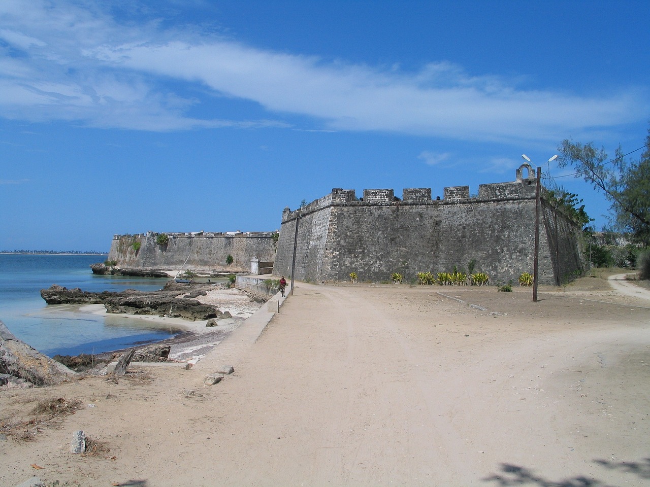 spiaggia mare costa acqua fortezza