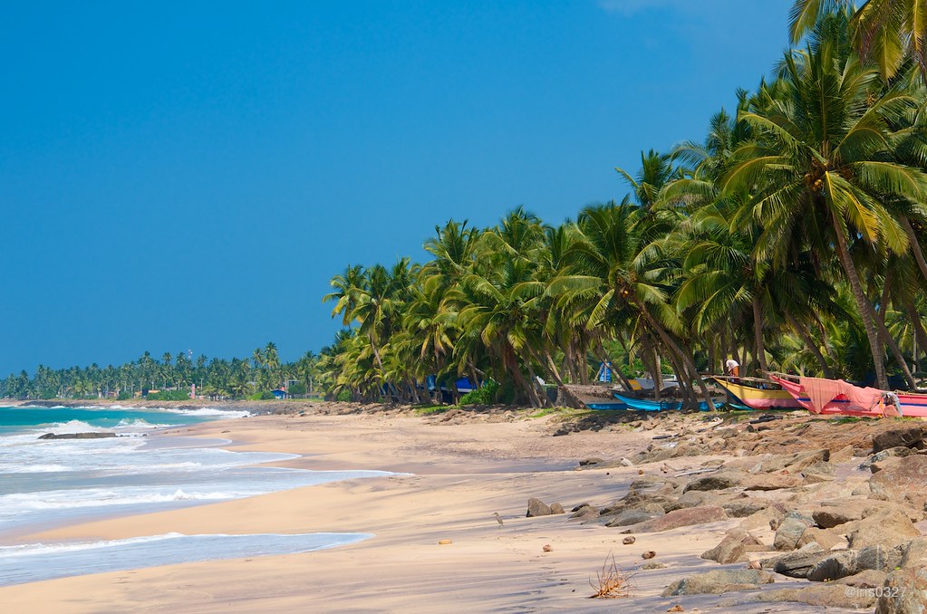 sri lanka hikkaduwa beach