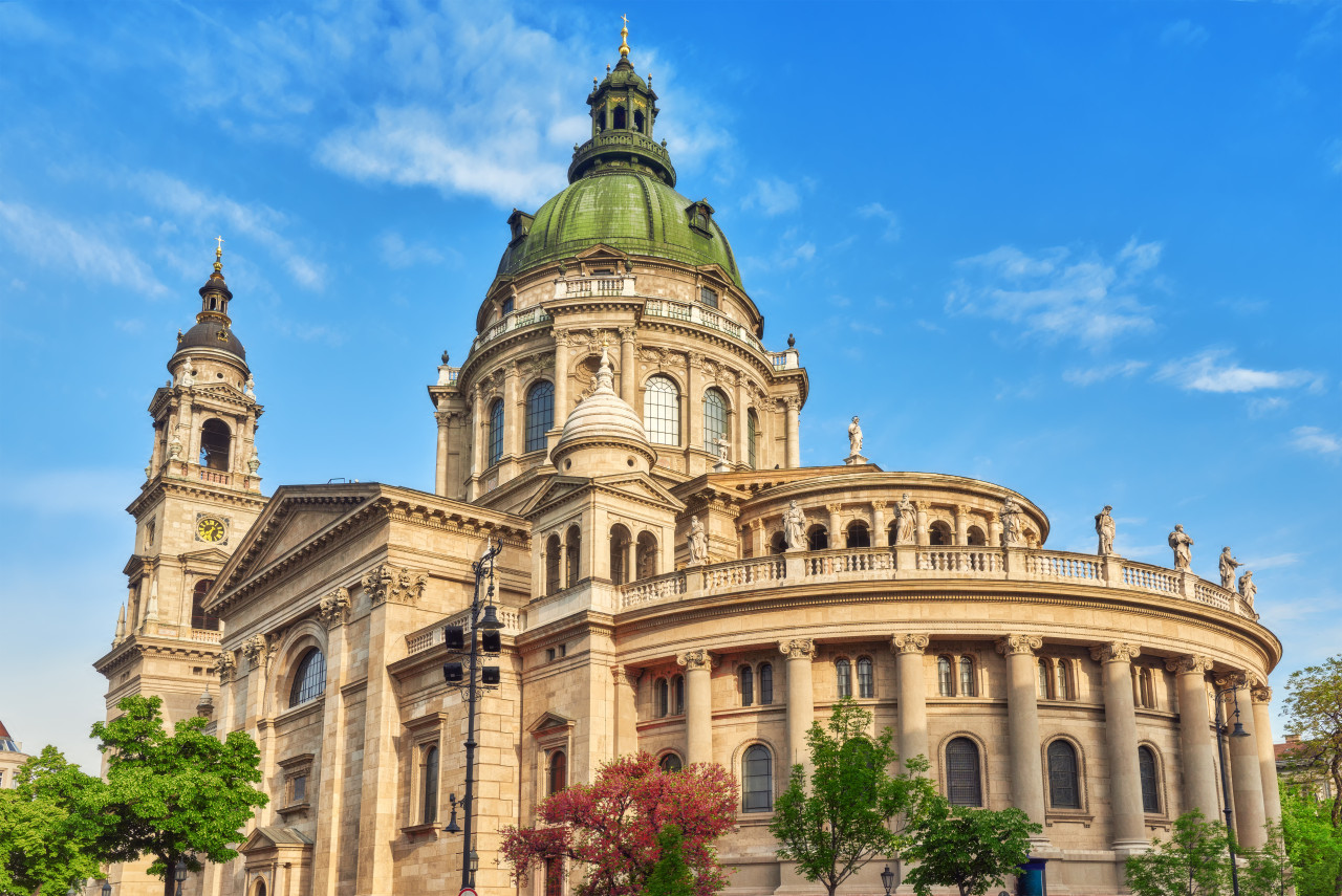 st stephen basilica budapest daytime side view hungary