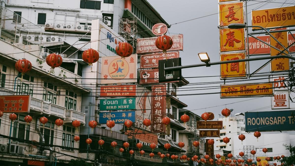 tailandia strada lanterne cinesi