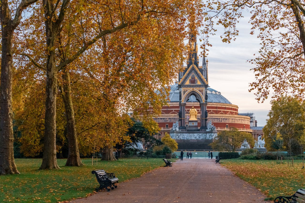 the famous albert memorial in london 1