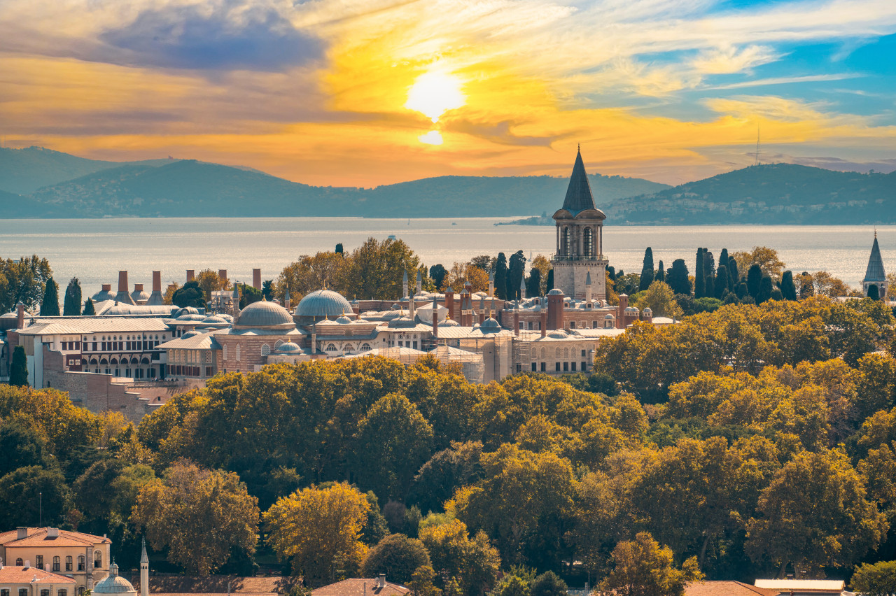 topkapi palace before marmara sea istanbul turkey looking topkapi palace istanbul sunset