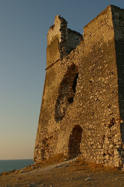 torre saracena nella baia di sfinale peschici foggia panoramio