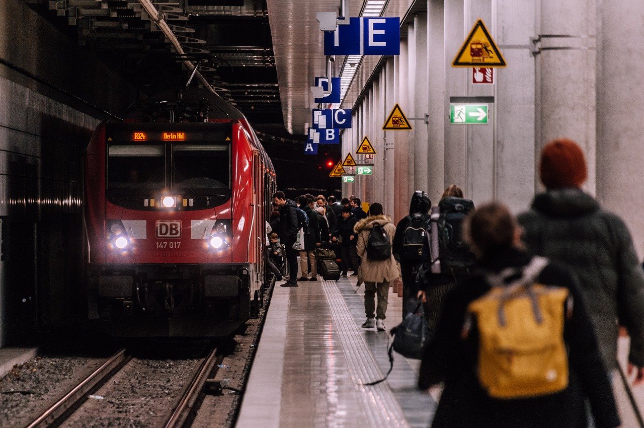 treno ferrovia stazione passeggeri