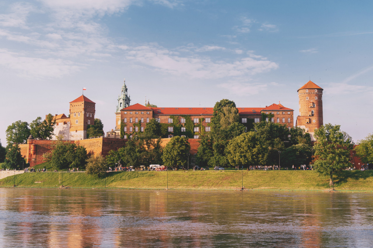 view wawel castle cracow city krakow poland reflected vistula river sunny summer day